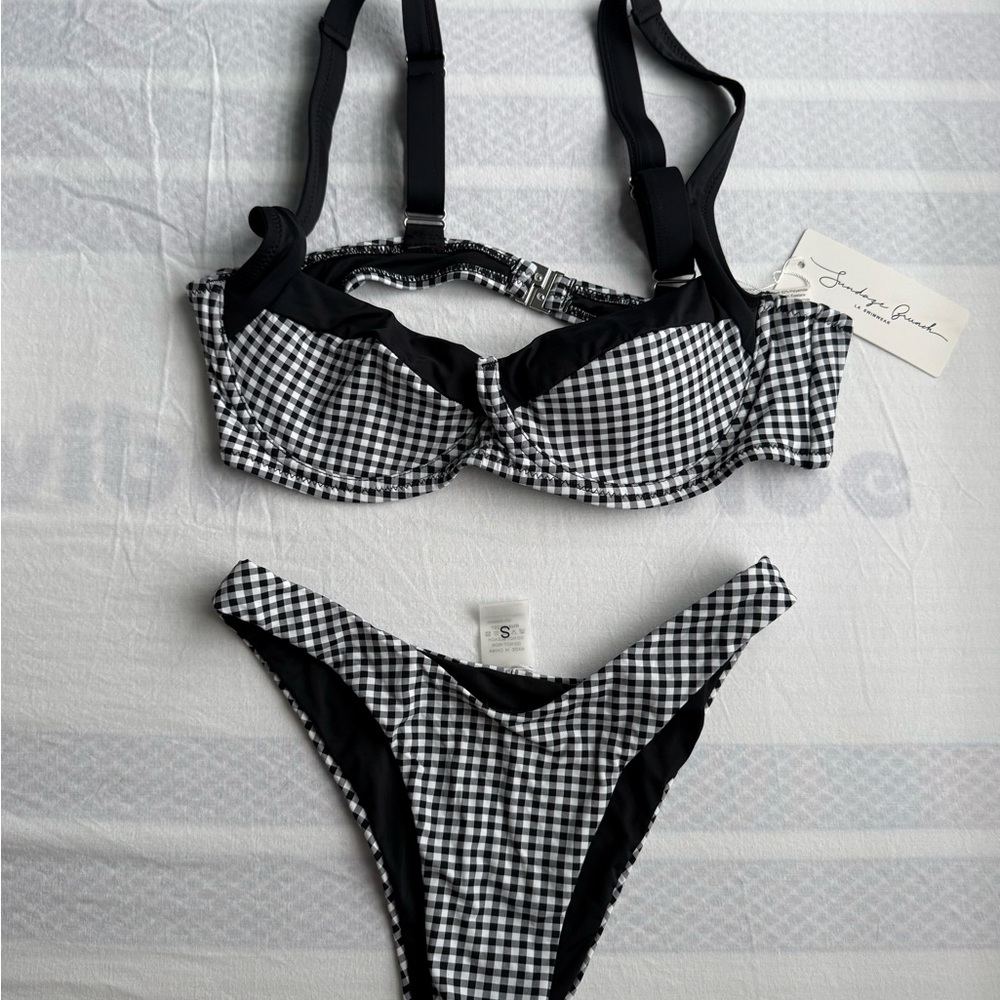 NWT Medium Top, Small Bottom Gingham Style Swimsuit. Underwire for support.